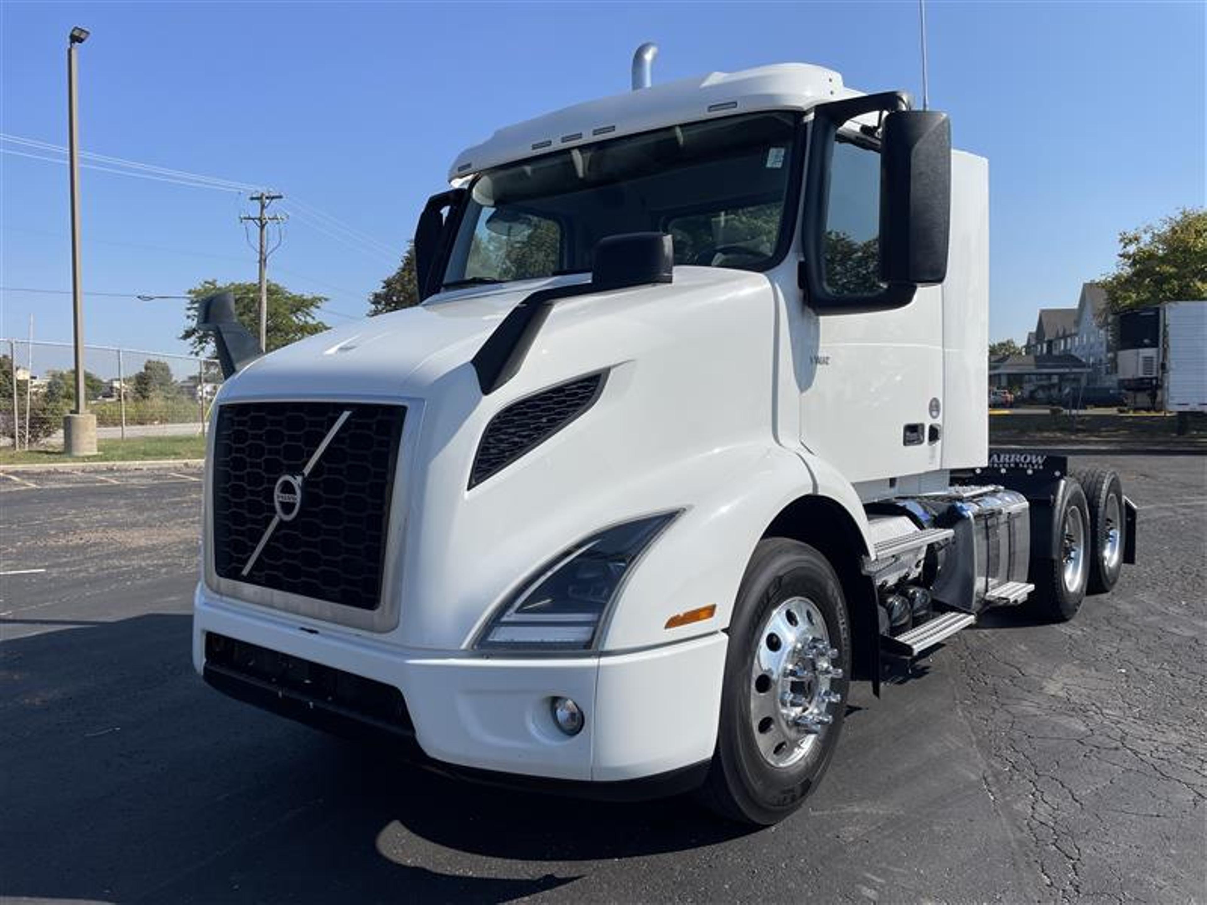 2022 Volvo VOLVO VNR64T DAY CAB