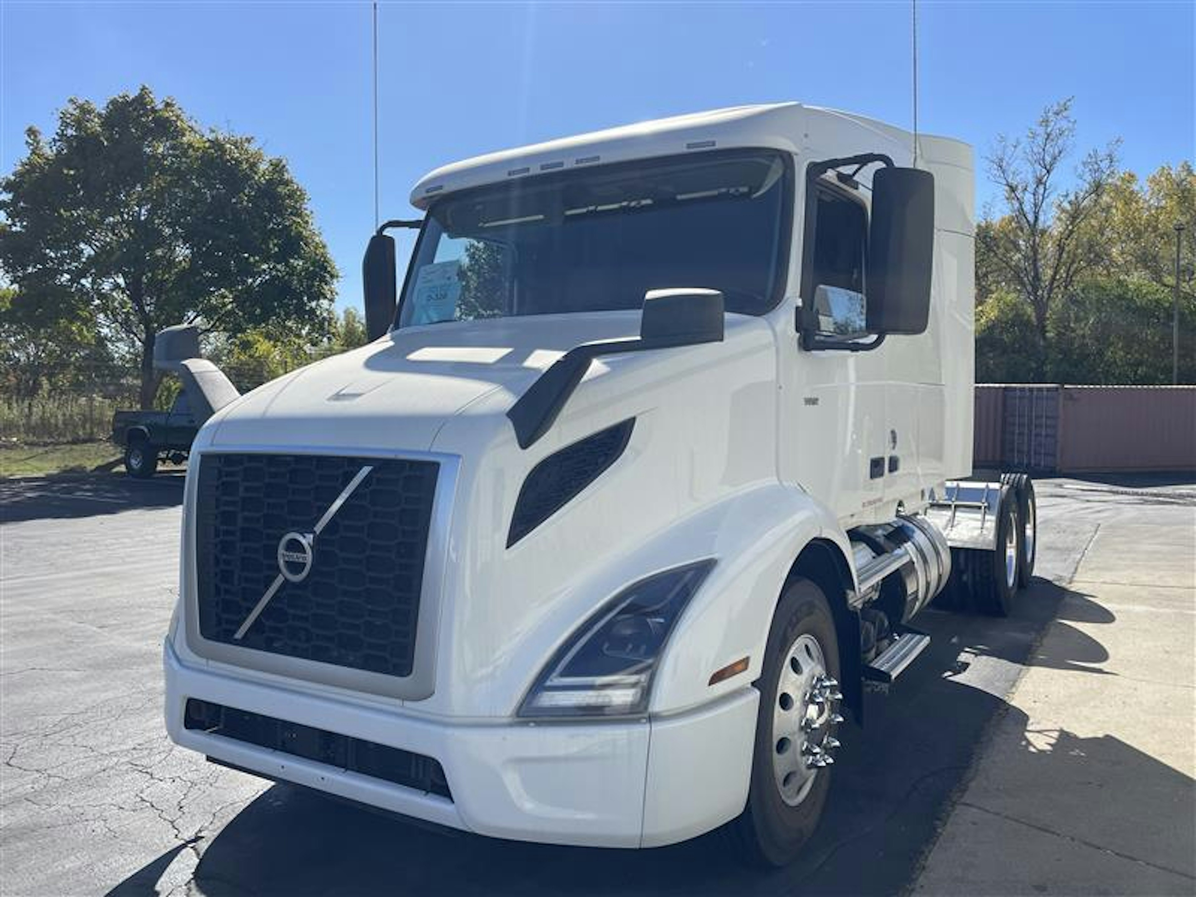 2020 Volvo 61 Sleeper Mid Roof