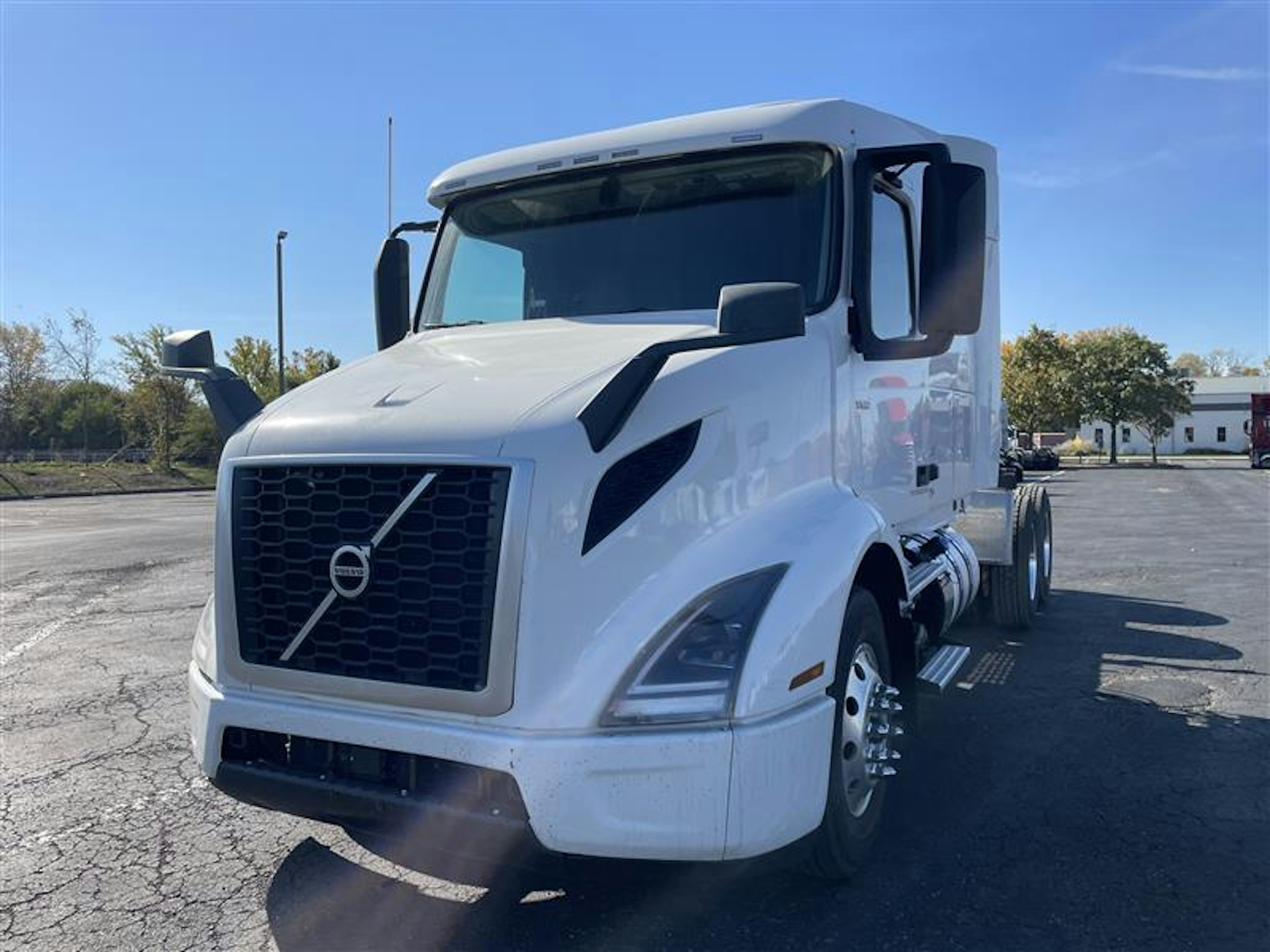 2020 Volvo 61 Sleeper Mid Roof