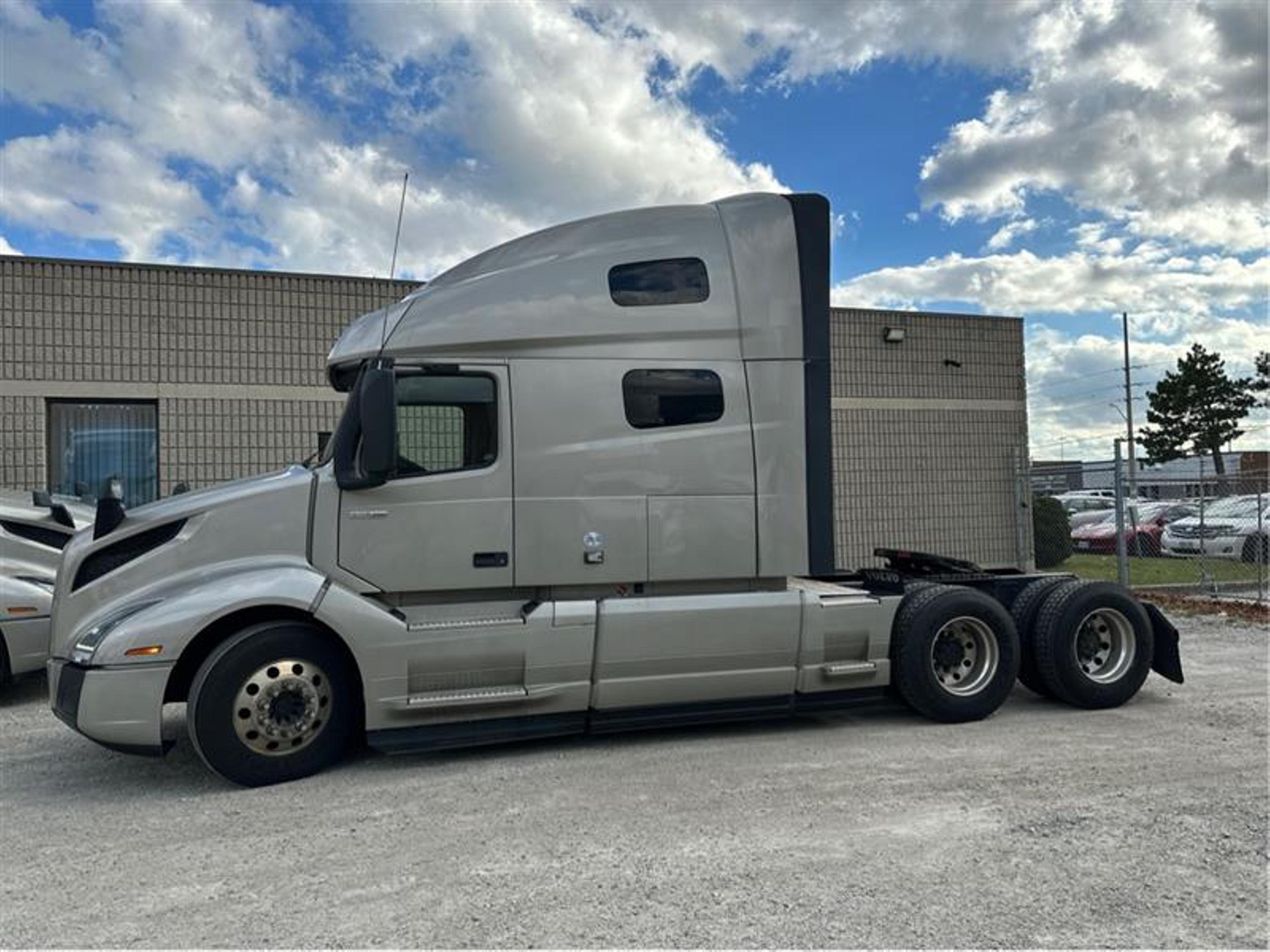 2021 Volvo VNL 760