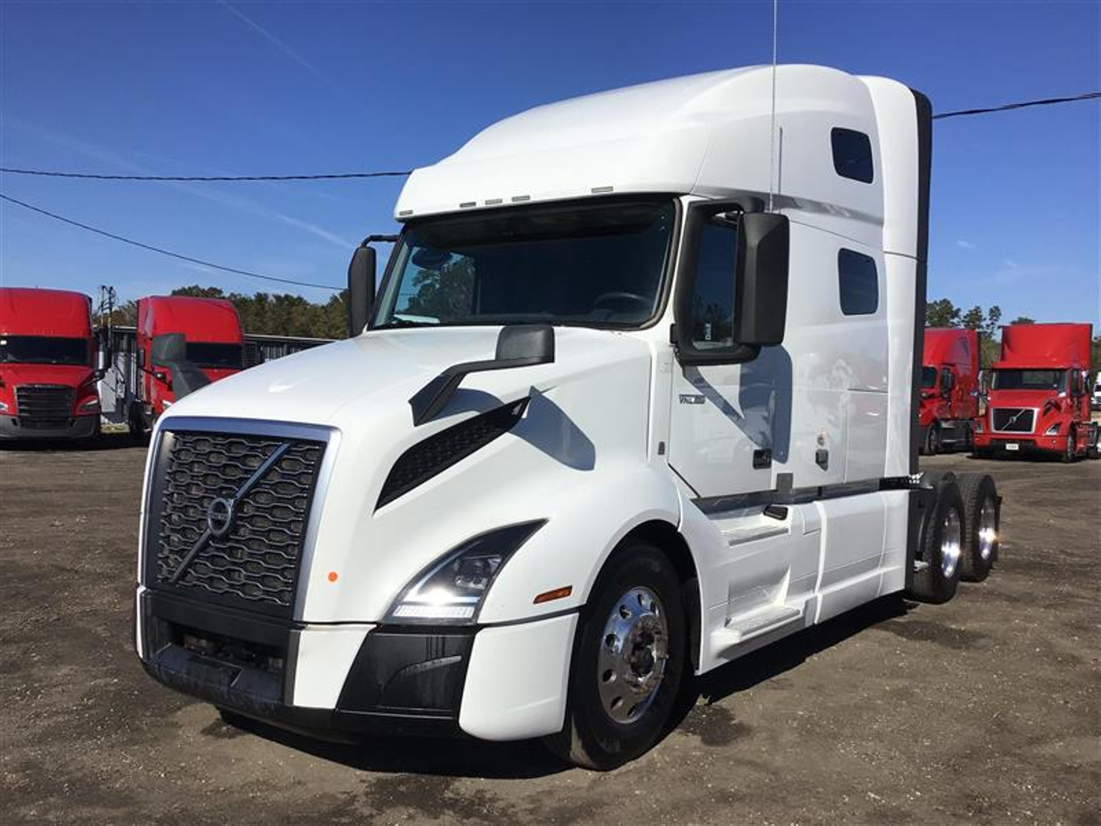 2022 Volvo VNL64T760