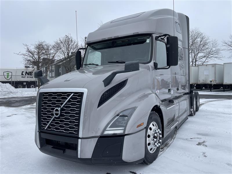 2021 Volvo VNL64T760