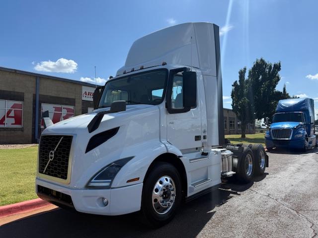 2021 Volvo VOLVO VNR64T DAY CAB