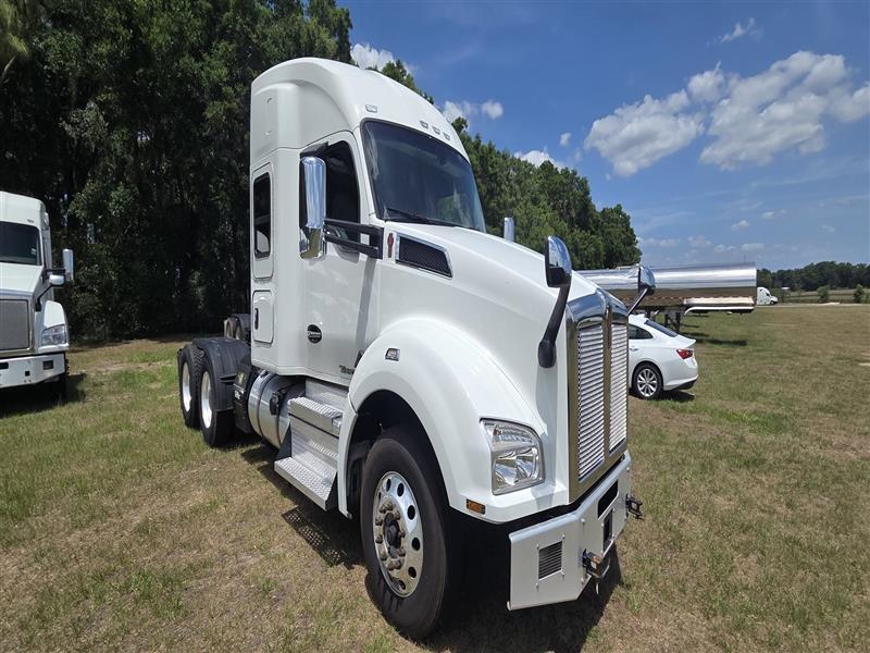 2022 Kenworth T880