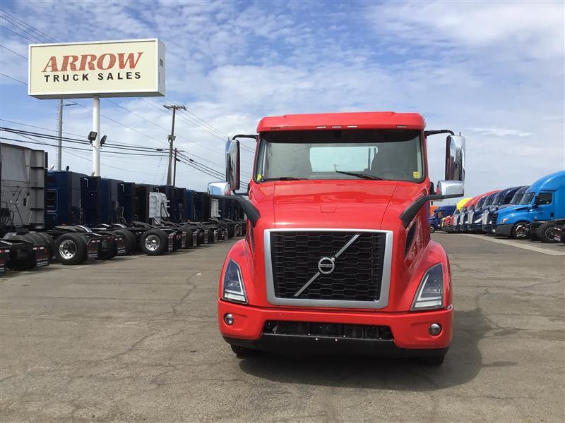 2023 Volvo VNR 300