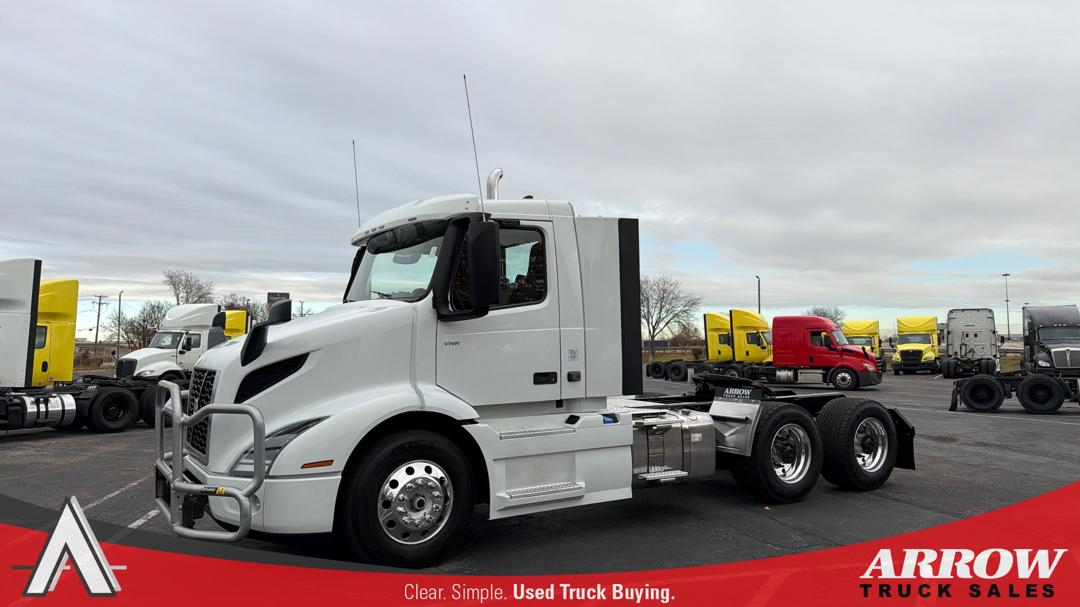 2023 Volvo VOLVO VNR64T DAY CAB