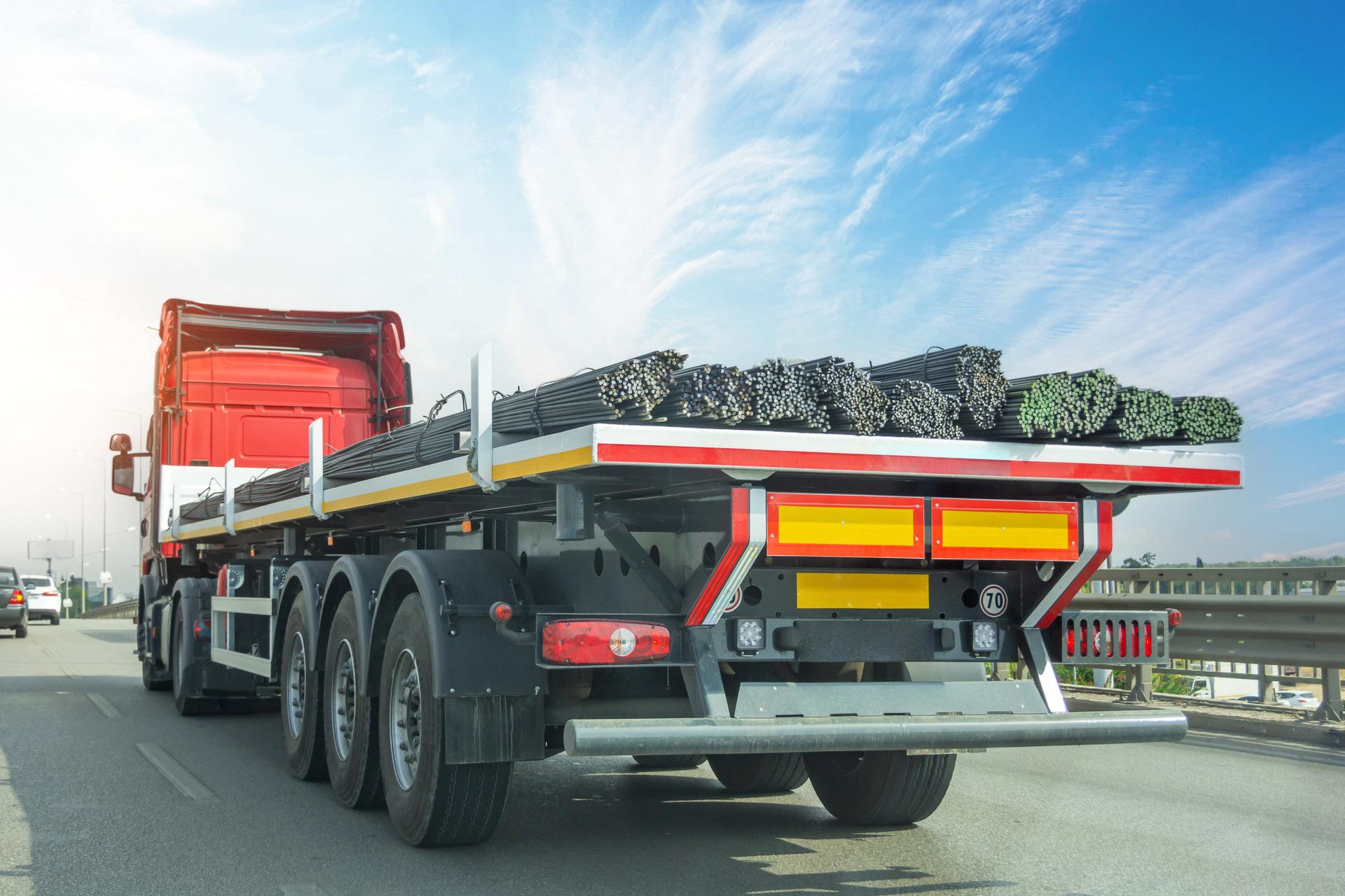 Essential Flatbed Safety Tips for Truckers Cover Image