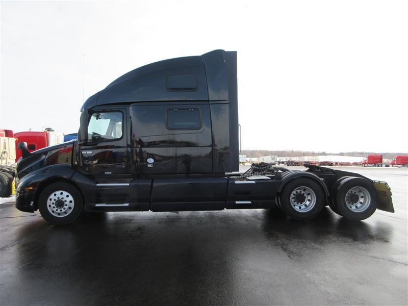 2022 Volvo VNL 860