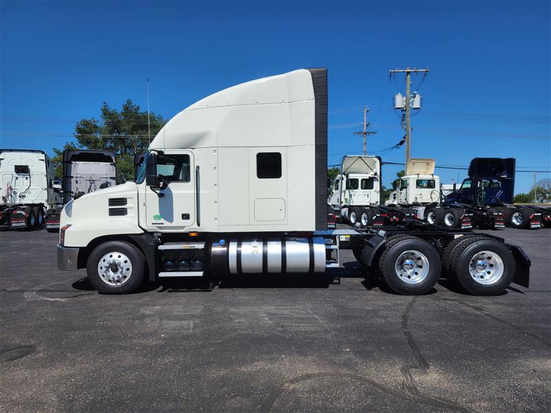 2022 Mack AN64T